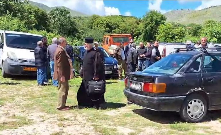 U VRANË APO KRIM NË FAMILJE? Përcillet për në banesën e fundit çifti i të moshuarve në Dropull