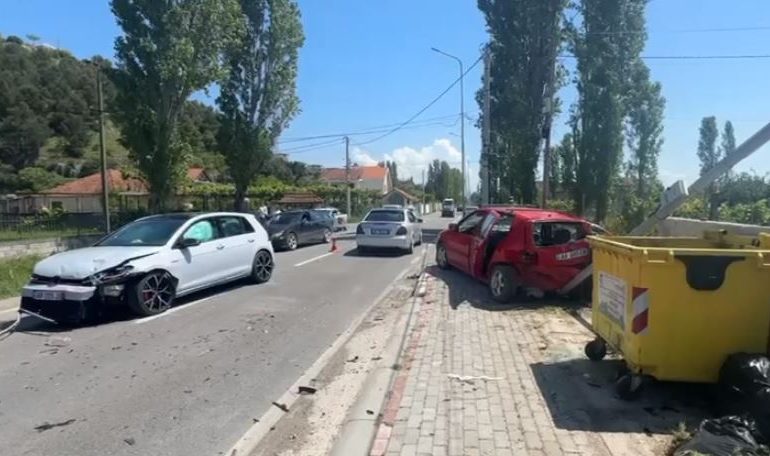 AKSIDENT I FRIKSHËM NË AKSIN LEZHË-SHËNGJIN/ Makinat përplasen “kokë më kokë”, plagosen dy persona
