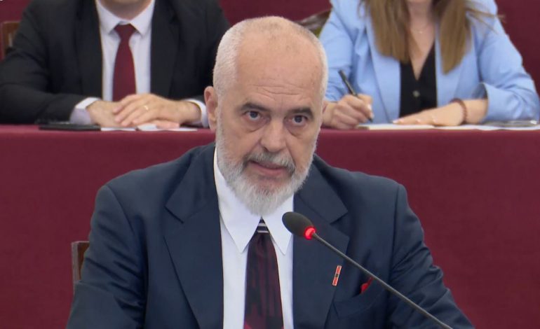 MBLEDH GRUPIN PARLAMENTAR/ Rama: Spitalet ishin qendra lufte, shkollat si autobusë unaze. Kryeministria si zyrë kaubojsi