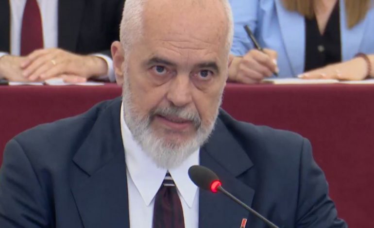 “KORRUPSIONI QEVERISI DERI NË 2013″/ Rama: Shteti do ta mundë korrupsionin, por beteja do jetë e gjatë