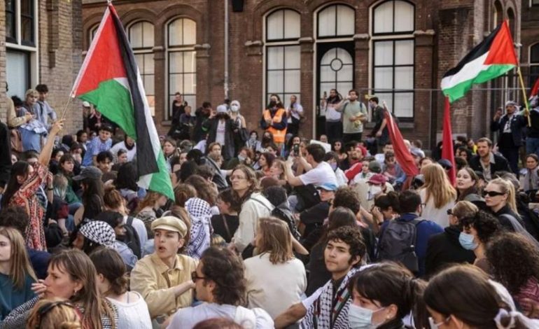 TENSIONE DHE PËRPLASJE ME POLICINË/ Protestë pro Gazës, 32 të arrestuar në universitetet në Amsterdam