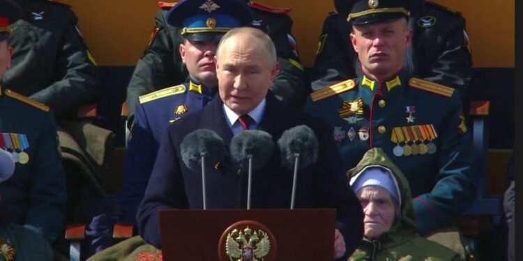 "S'LEJOJMË ASKËND TË NA KËRCËNOJË"/ Putin paralajmëron për konfikt global në ditën e fitores