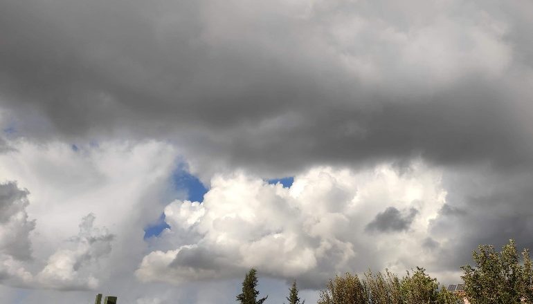 PARASHIKIMI I MOTIT PËR SOT/ Vranësira dhe temperatura deri në 30 gradë celsius