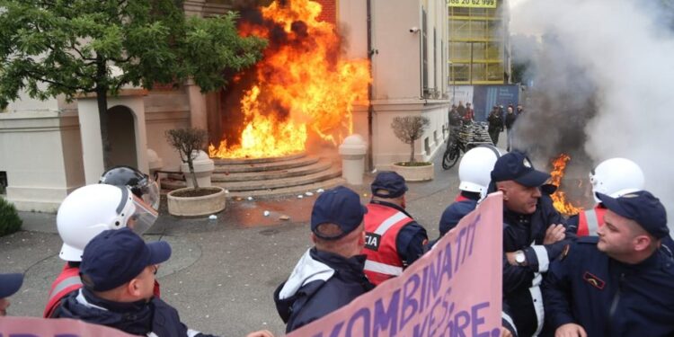 PROTESTA E RADHËS PARA BASHKISË TIRANË/ Policia njofton masat: Rrugët që do të bllokohen nesër