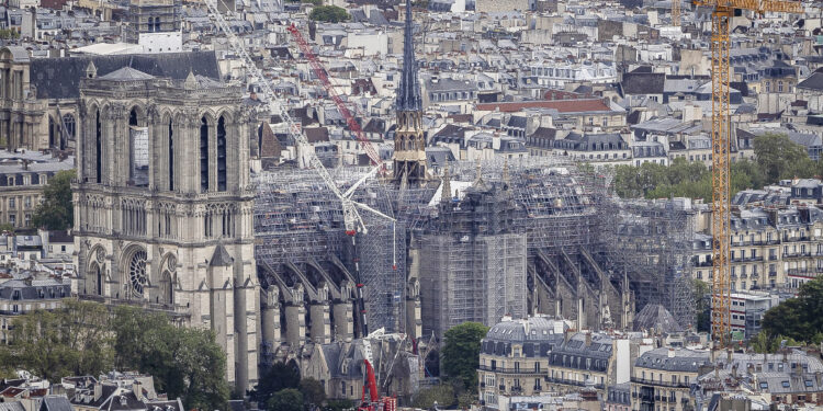 U DËMTUA PAS NJË ZJARRI TË MADH/ Kina dhe Franca do të bashkëpunojnë për restaurimin e katedrales “Notre Dame” të Parisit