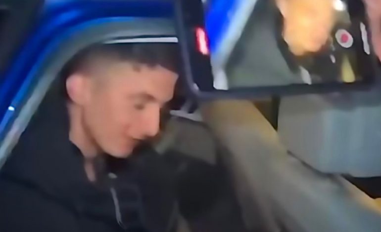 VETËDORËZOHET VRASËSI I POLICIT/ Momenti kur Azgan Mërnica shkon tek RENEA pas ultimatumit (VIDEO)