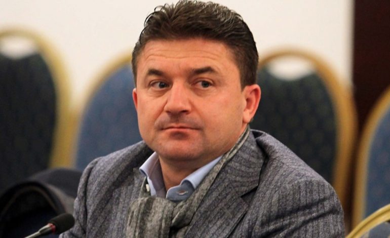 DETAJET E PARA/ Ish-kryebashkiaku i Kavajës, Elvis Roshi paraqitet në SPAK