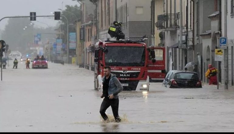 RESHJE TË DENDURA SHIU NË MILANO/ Pema bie mbi kabllot e tramvajt! Kurrë nuk ka rënë kaq shumë në 170 vjet