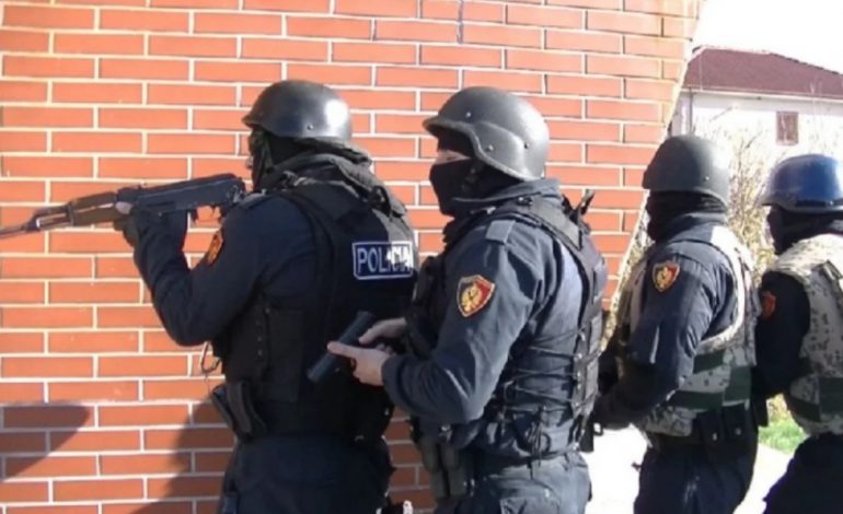 DETAJET E PARA/ Me urdhër të SPAK, policia aksion në 5 qytete