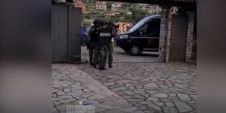 OPERACIONI I SPAK/ Lëshohen urdhër-arreste për tre efektivë policie
