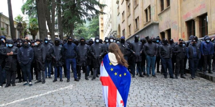 GJEORGJI/ Protestuesit thirrje ligjvënësve të mbështesin veton e Presidentes