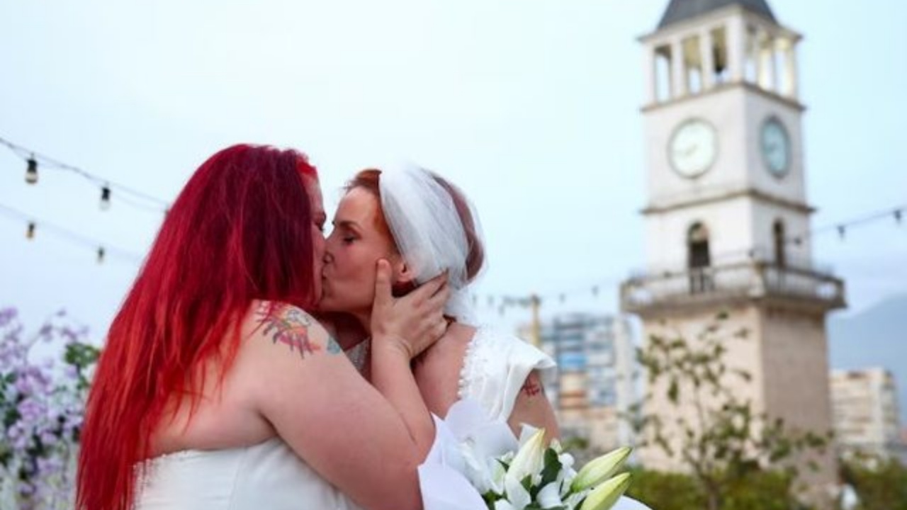 "NJERËZ TË SËMURË"/ Martesa e dy anëtareve të komunitetit LGBT në Tiranë, mediat e huaja jehonë ngjarjes