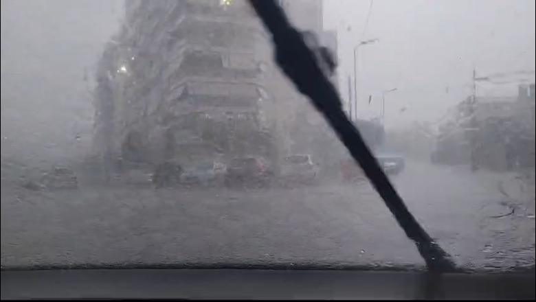 MOT I KEQ/ Tirana përfshihet nga reshje të dendura shiu dhe breshëri! IGJEUM: S’ka rrezik për pëmbytje
