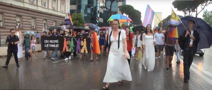 “PARADA E KRENARISË”/ Komuniteti LGBTIQ+ marshon në Tiranë