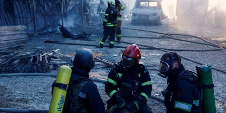 LUFTA/ Rusia bombardon qendrën tregtare në Kharkiv, raportohet për 11 persona të vrarë dhe shumë të tjerë të plagosur