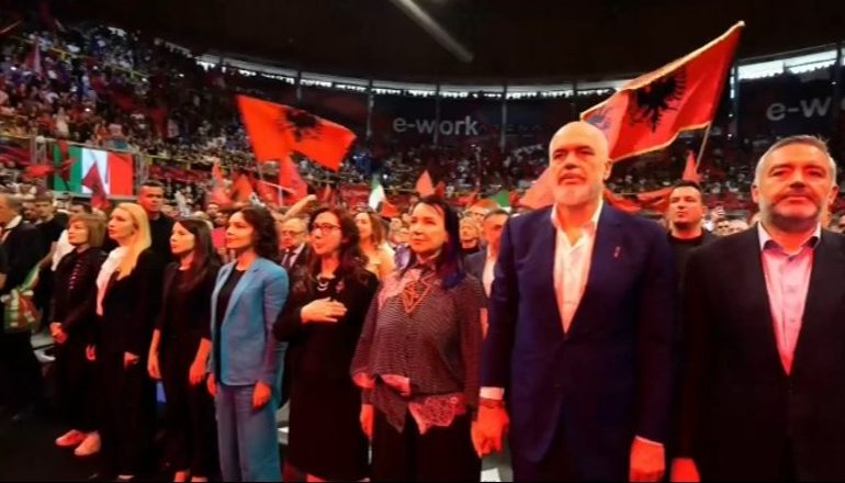 TAKIMI I RAMËS ME SHQIPTARËT/ Këndohet himni kombëtar i Shqipërisë dhe Italisë