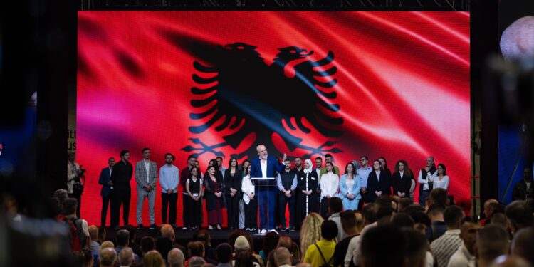 E PLOTË/ Fjala e Kryeministrit Edi Rama me emigrantët shqiptarë në Milano