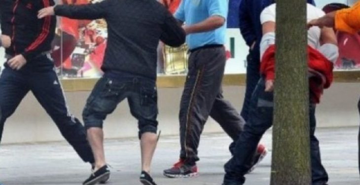 “DO JU VRAS…”/ Babai e xhaxhai dhunojnë barbarisht të dashurin e vajzës, 32-vjeçari ruhej me policë në spitalin e Durrësit. Mesazhi KËRCËNUES