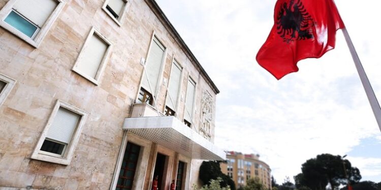 NDRYSHIME NË QEVERI/ Largohen dy zëvendës ministra (EMRAT)
