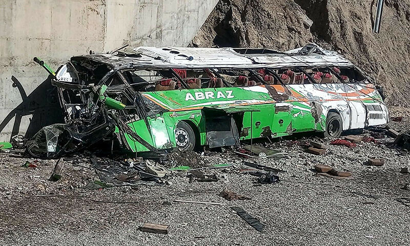 PAKISTAN/ 28 të vdekur dhe 22 të plagosur pasi autobusi bie në një luginë në provincën jugperëndimore të Balochistanit