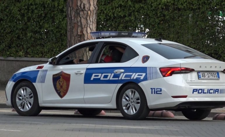 E RËNDË NË TIRANË/ 52-vjeçari godet me thikë në qafë e trup bashkëshorten, detajet e para