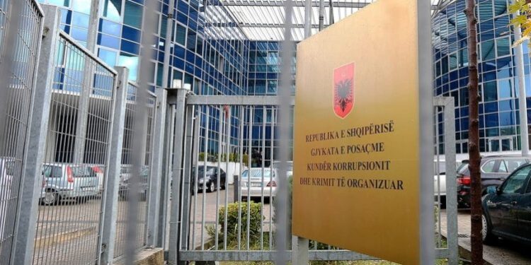 NGA RESTORANTET, TEK MALLRAT LUKSOZE/ Zbulohet grupi italo-shqiptar që pastronte paratë në qendër të Firences
