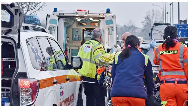 TRAGJIKE/ E moshuara shqiptare ndërron jetë në spital, përplaset nga makina në vijat e bardha në Itali