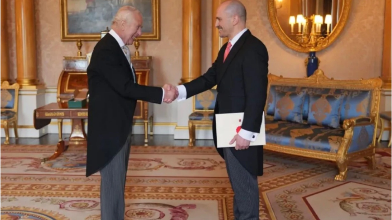 PAMJET/ Mbreti Charles takim me ambasadorin e Shqipërisë Uran Ferizi, zbulohet çfarë u bisedua mes tyre
