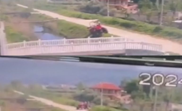 PAMJET E RËNDA/ Aksidenti në Kurbin me 2 të vdekur, momenti kur traktori ra në kanal, zuri poshtë shoferin dhe punëtorin e tij