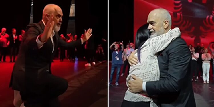FOTOLAJM/ Rama ulet në gjunjë para shqiptarëve në Athinë, përqafim nga bashkëshortja