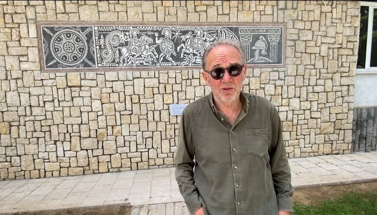“ILIRIA”/ Mozaiku i veçantë në fasadën e Bashkisë së Pogradecit! Vepër e artistit Anastas Kostandini
