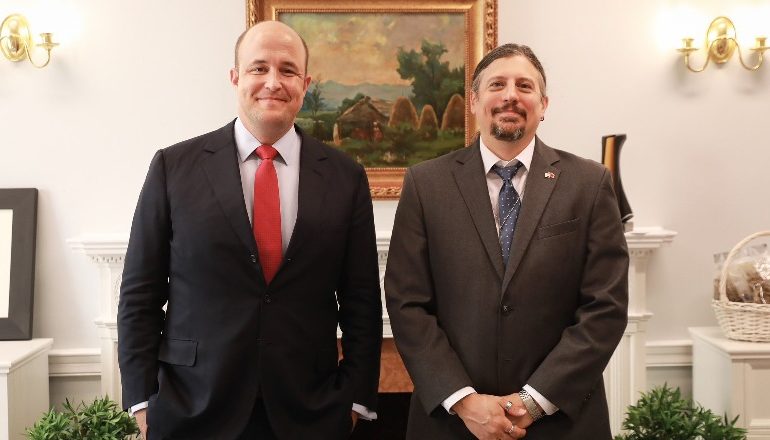 ZYRTARI I DASH KUNDËR KORRUPSIONIT NË TIRANË/ SHBA: Riafirmon mbështetjen për reformat në drejtësi