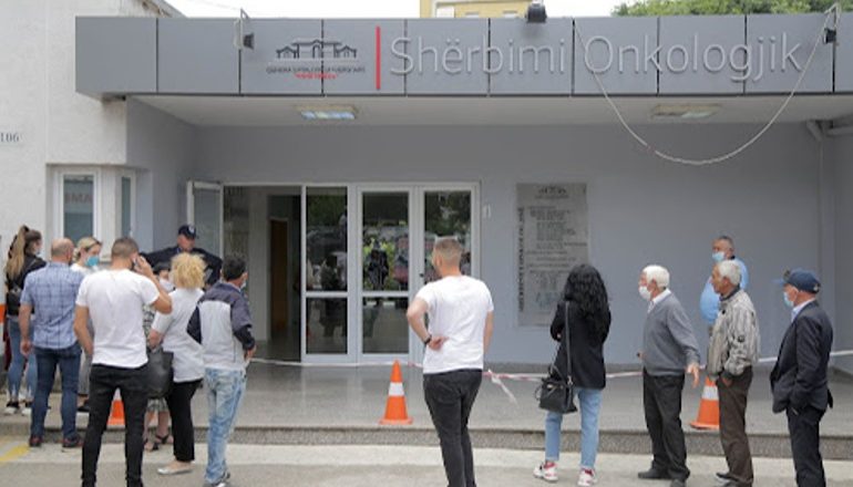DOSJA/ “Kam hall të madh, kimion e kam javore aman…”, dalin të tjera përgjime që fundosën ‘grupin’ e Onkologjikut