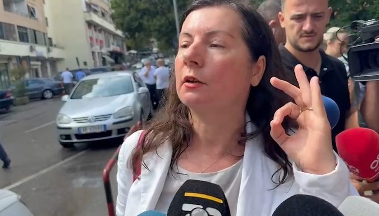 DEBAT ME GAZETARËT/ Mjekja e skandalit te Onkologjiku: Prit 1 minutë mi! Më keni mërzitur ju, më keni shtrembëruar fotot