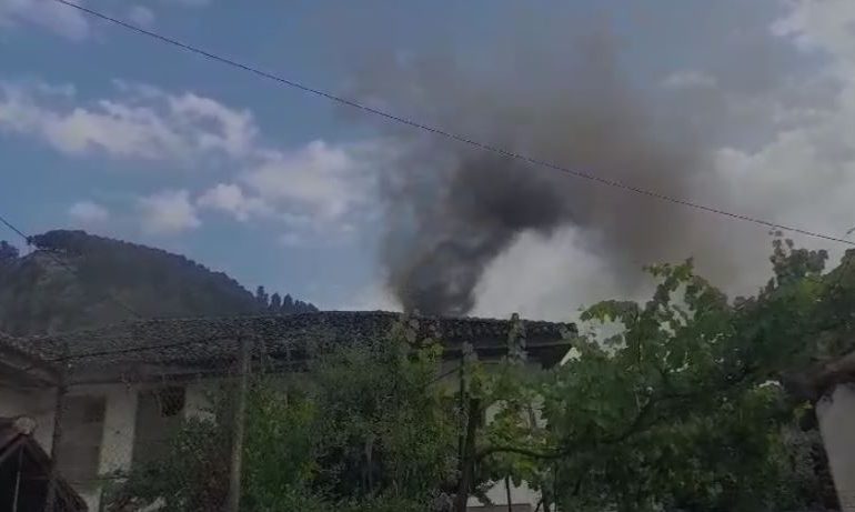 ÇFARË NDODHI? Zjarr në një banesë në Berat, dyshimet e para