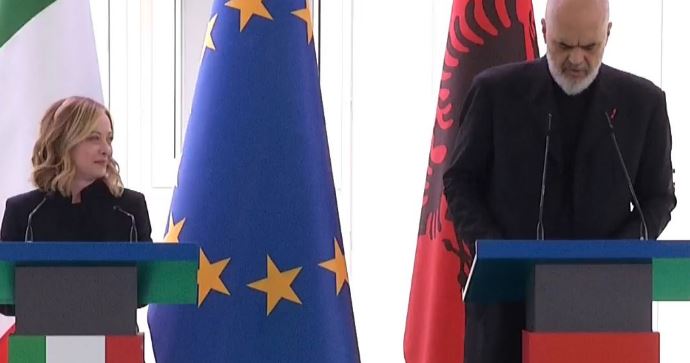 KAMPI PËR EMIGRANTËT/ Rama: Po shpëtojmë afganët nga vdekja, por gazetarët e RAI3 s’i panë këto gjëra…