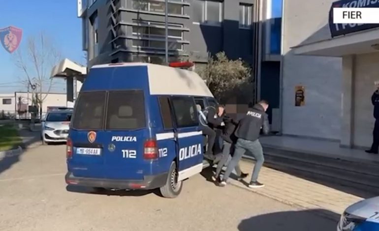 DHUNOI BABANË/ E pëson keq 52-vjeçari në Fier. I ati pajiset me urdhër mbrojtje