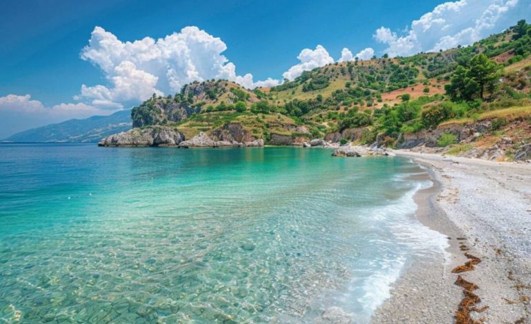 SËRISH JEHONË TURIZMIT/ Media franceze “Voyageur”: Zbuloni mrekullitë e fshehura të Shqipërisë