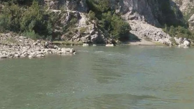 E RËNDË/ Gjendet një trup i pajetë në lumin Drin, detajet e para: Ja për çfarë dyshohet