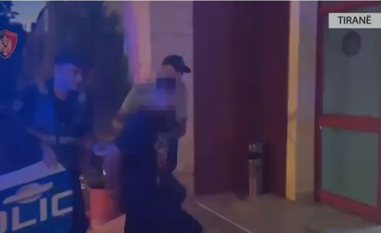 ARRESTOHET “SKIFTERI” NË TIRANË/ Policia dokumentoi gjashtë grabitje, mes tyre motora, çanta dhe…
