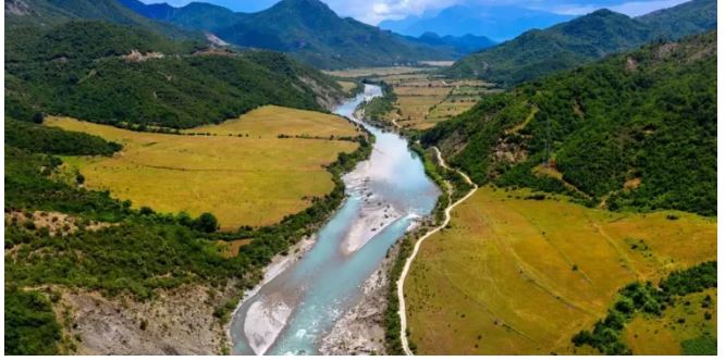 SËRISH JEHONË TURIZMIT/ “National Geographic Travel”: Lumi Vjosa, parajsa e një mijë burimeve të paeksploruara…