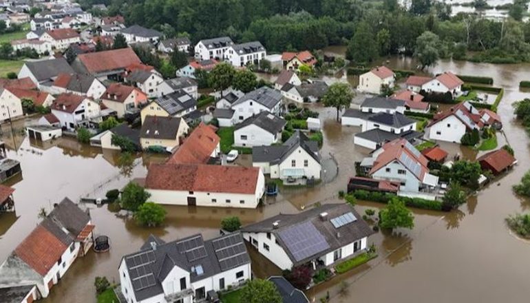 PËRMBYTJET NË GJERMANINË JUGORE/ 20 të zhdukur, situata mbetet kritike