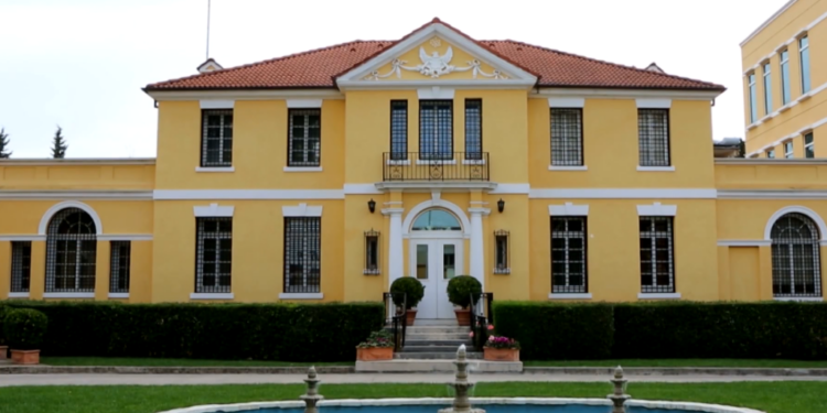 “SKEMË MASHTRUESE”/ Projekti ‘Let’s Talk Together About US24’, Ambasada e SHBA: Po bashkëpunojmë me policinë…