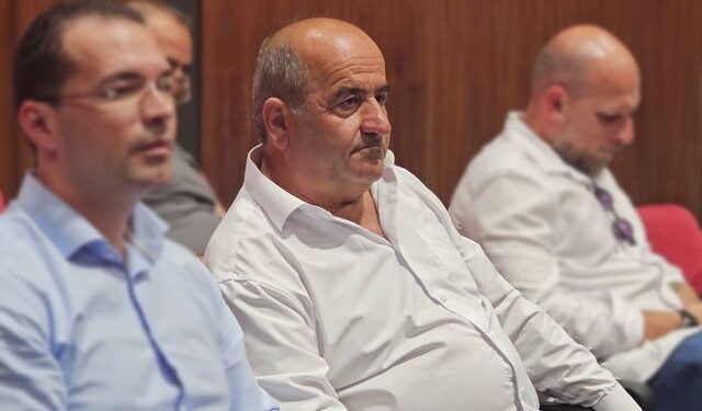 DORËHEQJA E BLERINA BALLËS/ Arqile Bollano merr drejtimin e Bashkisë Himarë