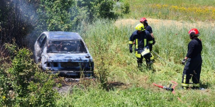 PRAG TRAGJEDIE NË KORÇË/ Babai ndez cigaren teksa furnizonte makinën me karburant, digjet bashkë me djalin