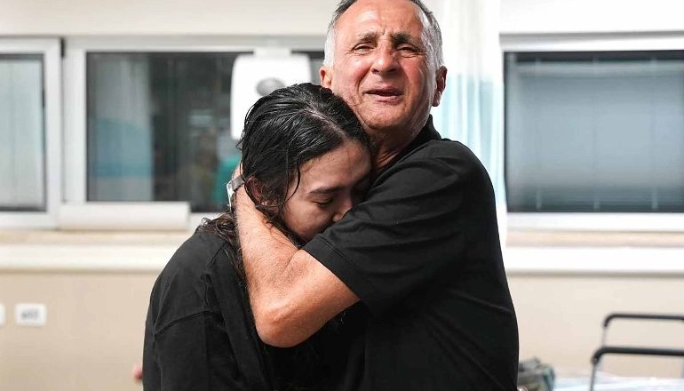 PAMJET PREKËSE/ Noa, fytyra simbolike e pengjeve të 7 tetorit në Izrael kthehet në shtëpi! Historia dhe takimi pas 8 muajsh me nënën e sëmurë