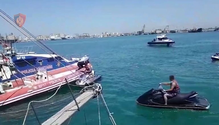 SIGURIA NË PLAZHE/ Ndëshkohen shkelësit në nisje të sezonit turistik! Bllokohen 9 mjete lundruese në Vlorë, Durrës e Velipojë