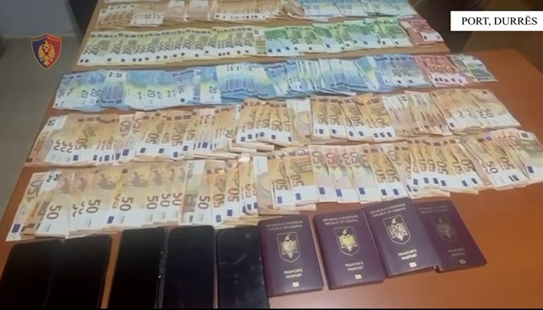 EMRAT/ Tentuan të fusin 35 mijë euro në Shqipëri përmes portit të Durrësit, 4 në pranga