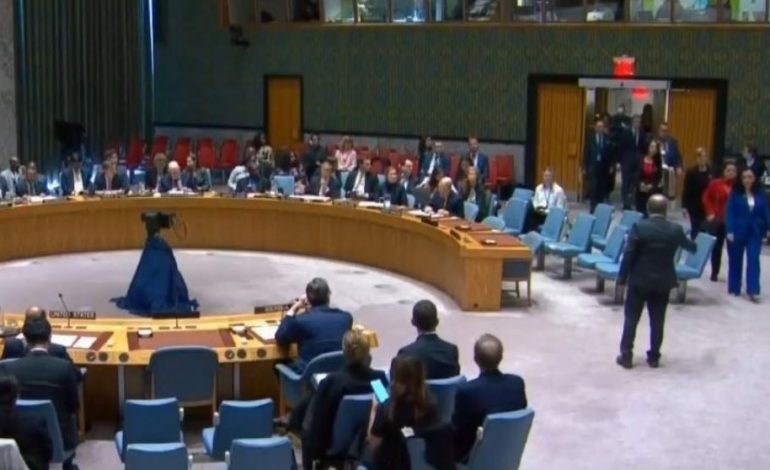 LUFTA/ Këshilli i Sigurimit të OKB miraton rezolutën e SHBA për armëpushim në Gaza, Rusia e vetmja që abstenon