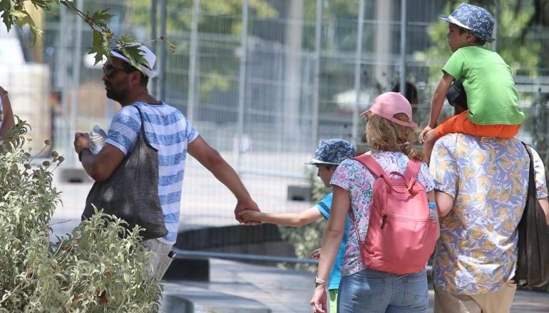 PARASHIKIMI I MOTIT PËR SOT/ Diell me pak re e temperatura deri në 35 gradë Celcius